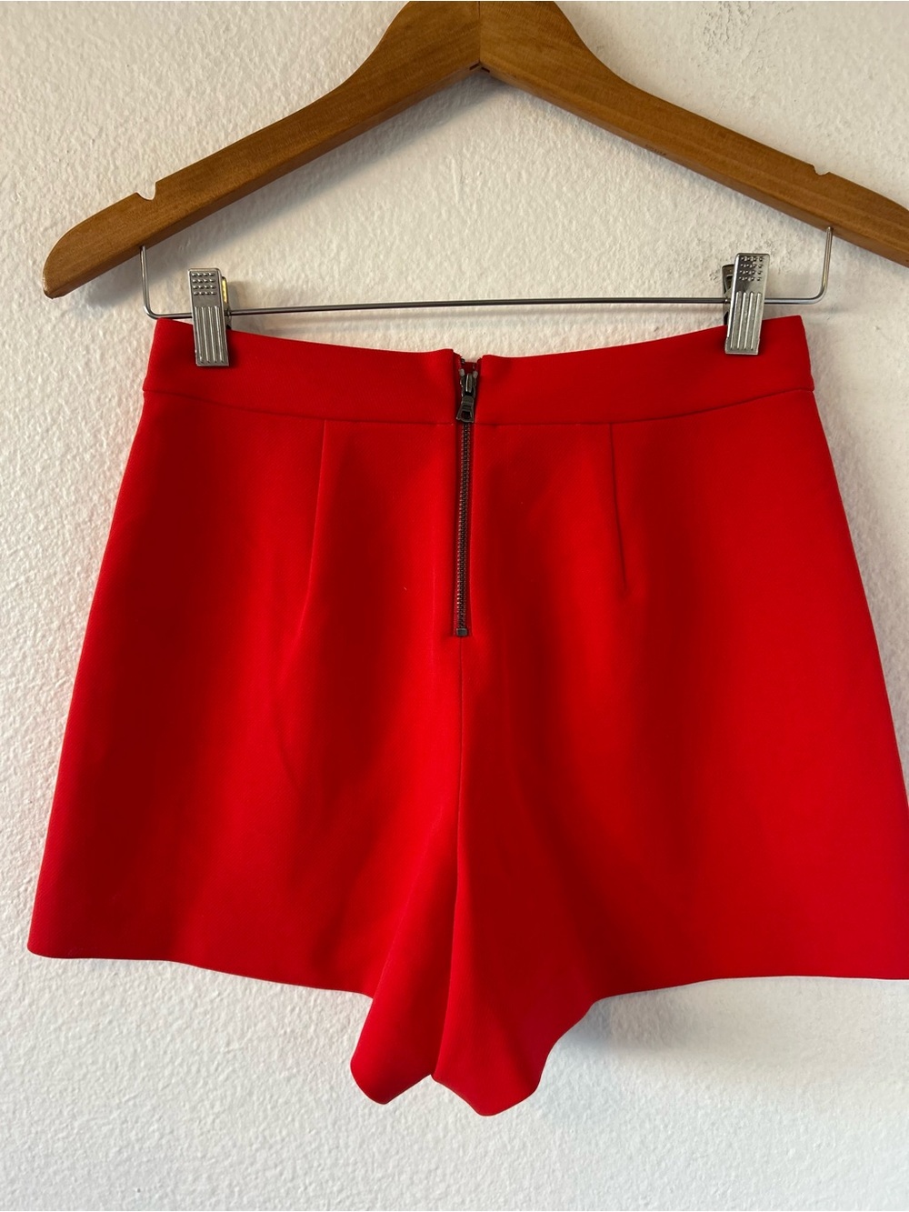 Alice + Olivia Red High-Waist Women's Shorts Size 0 - Picture 6 of 9